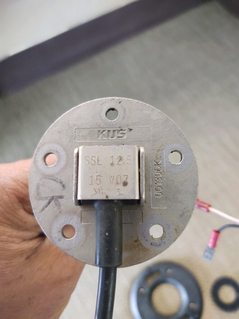 How to Install a Level Sending Unit KUS Americas, Inc.